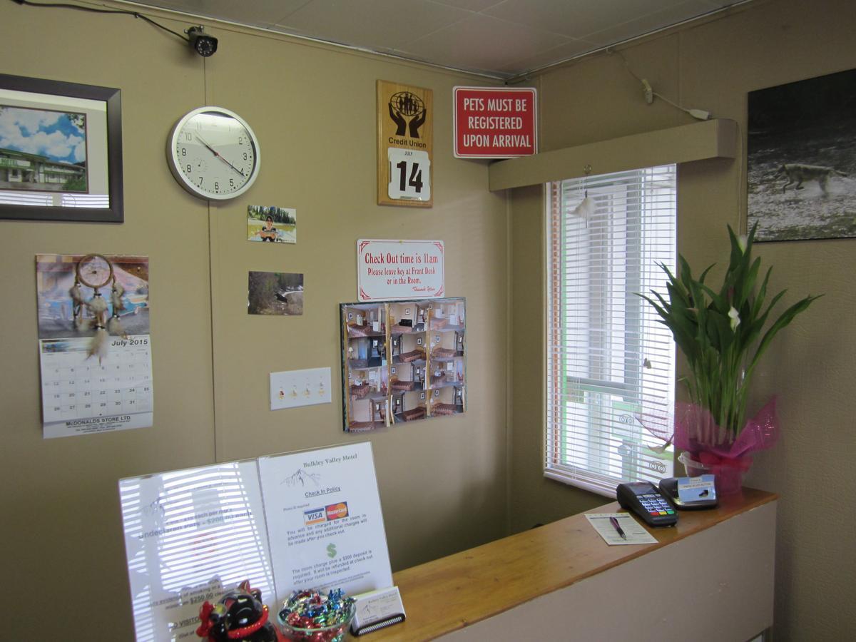 Bulkley Valley Motel New Hazelton エクステリア 写真